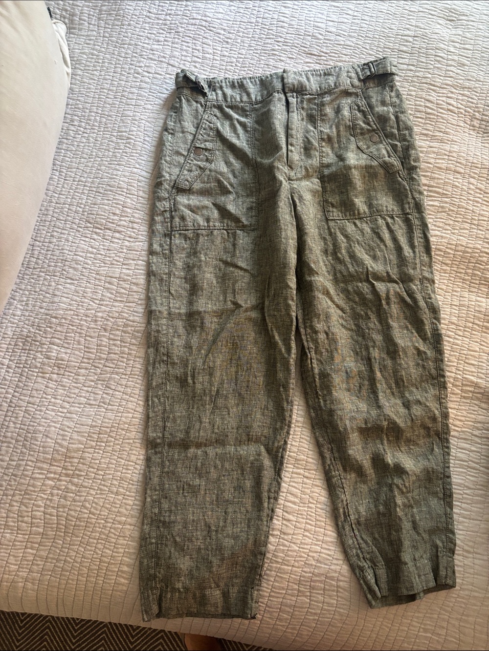 Athleta Linen Voyager cropped pants Relaxed Linen-Blend Capris — Olive Gree
